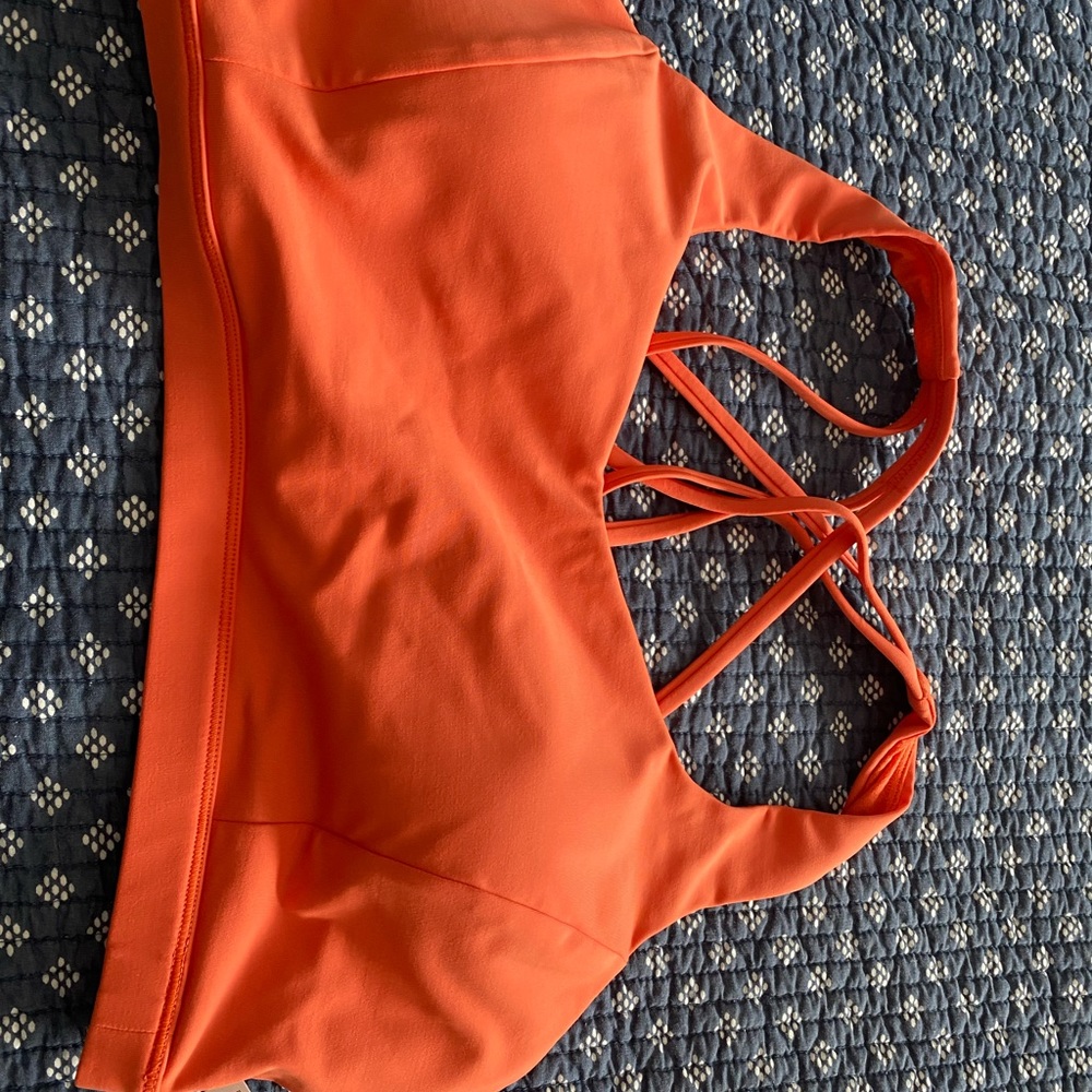 FREE TO BE SERENE BRA *LIGHT SUPPORT, C/D CUP
Warm Coral size 14